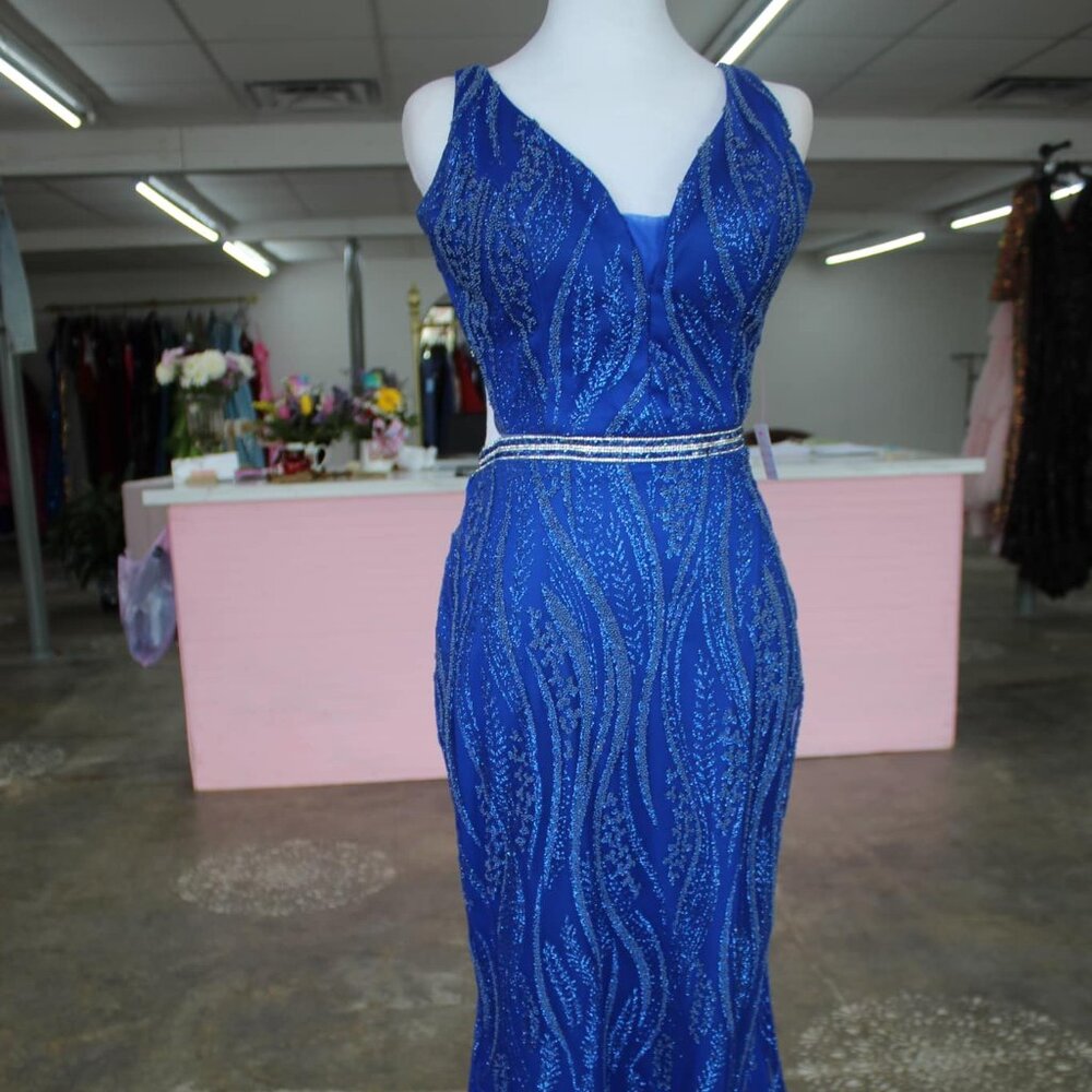 Envious size 12 but fits my 4-6 mannequin